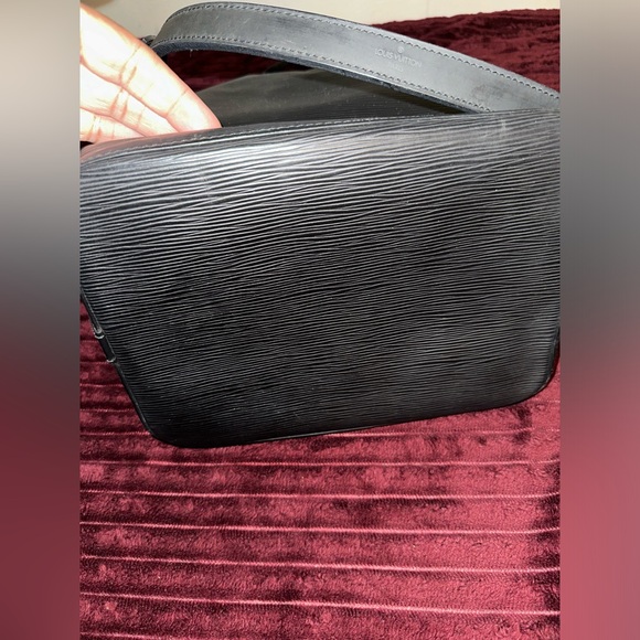 Louis Vuitton Epi Noe Bucket Bag - Picture 11 of 17